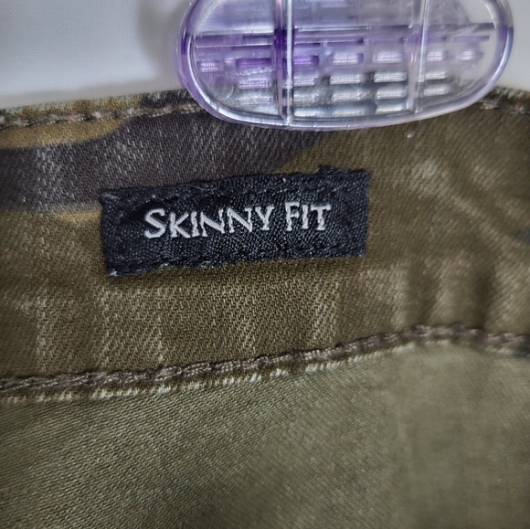 Judy Blue skinny fit camo pants, women's 22W  #1530 - Picture 3 of 6